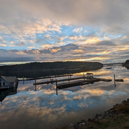 Jade Resort-Oceanfront Suites In Gowlland Harbour Heriot Bay Exteriör bild