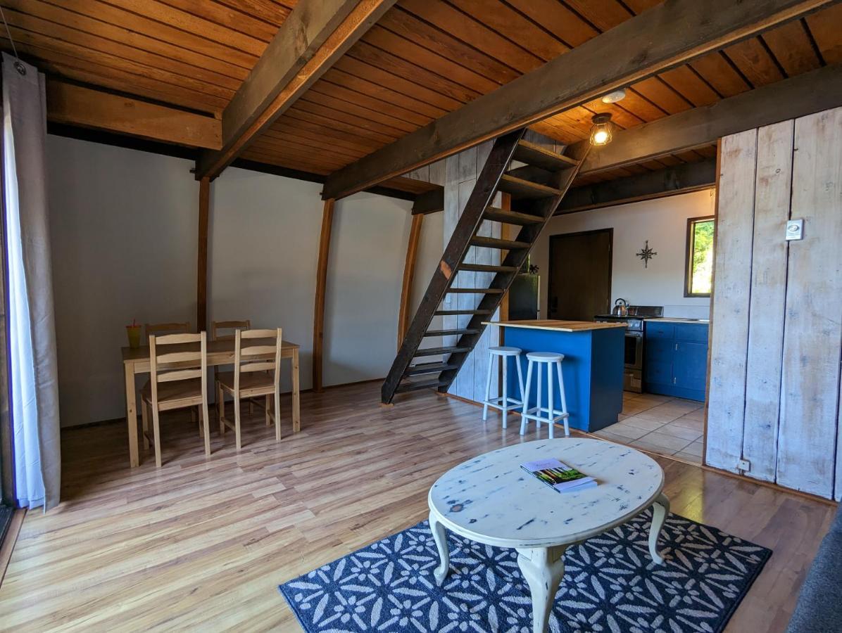 Jade Resort-Oceanfront Suites In Gowlland Harbour Heriot Bay Exteriör bild