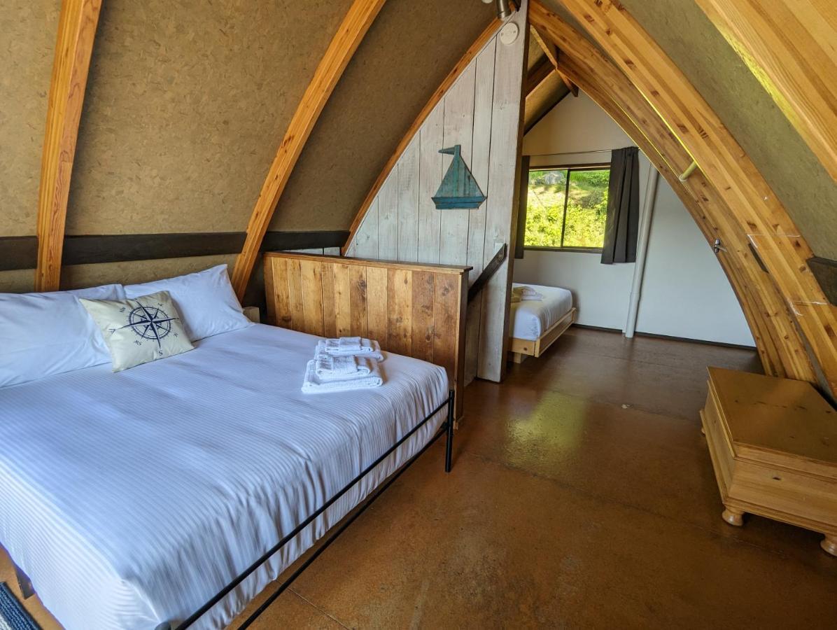 Jade Resort-Oceanfront Suites In Gowlland Harbour Heriot Bay Exteriör bild
