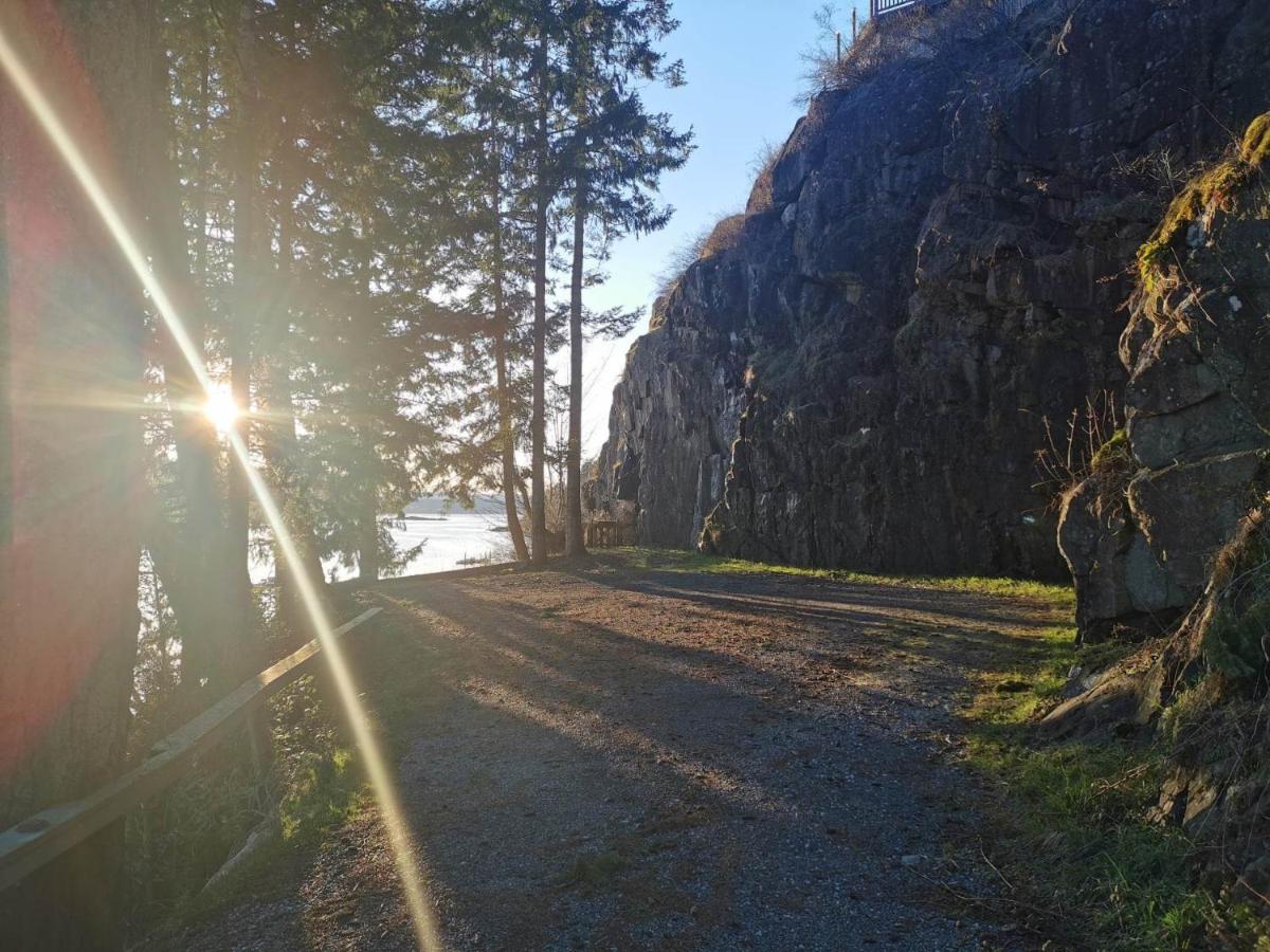 Jade Resort-Oceanfront Suites In Gowlland Harbour Heriot Bay Exteriör bild