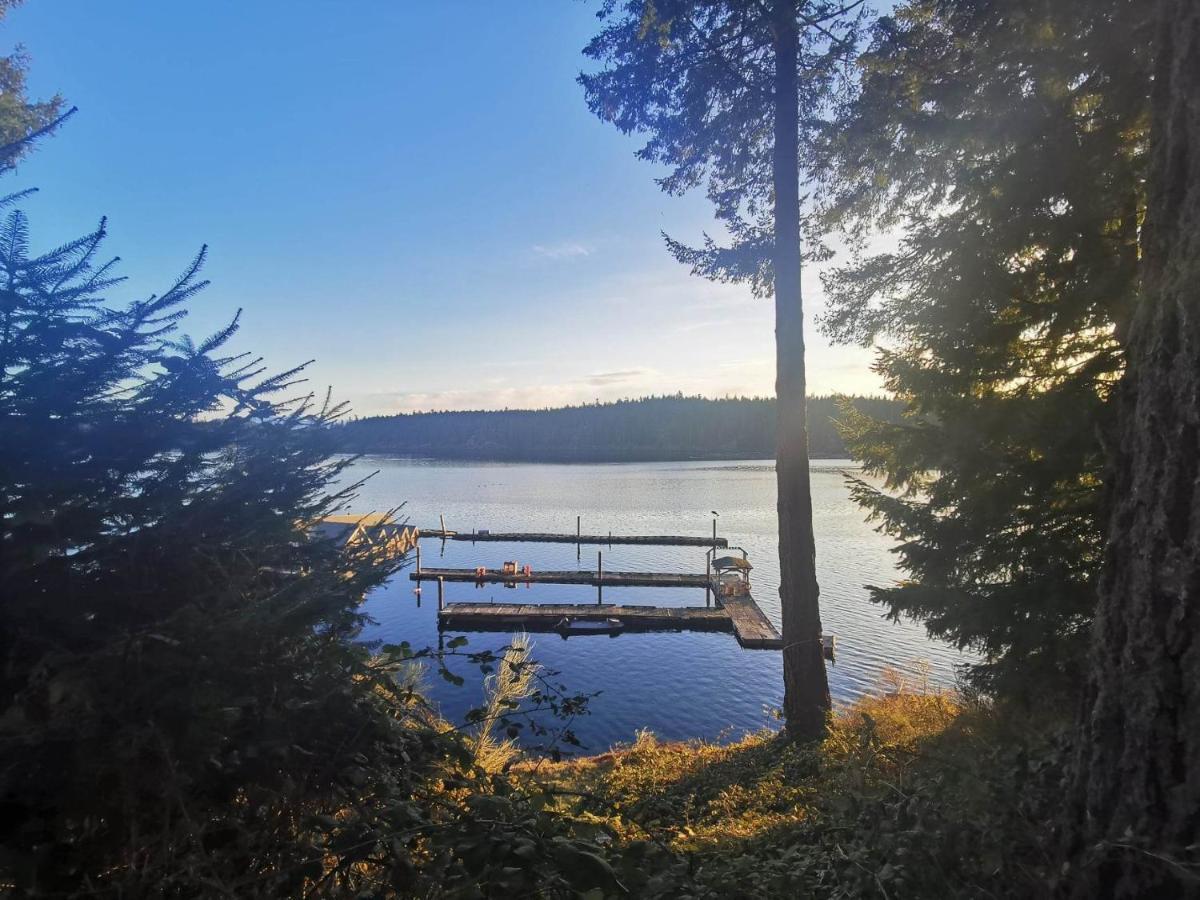 Jade Resort-Oceanfront Suites In Gowlland Harbour Heriot Bay Exteriör bild