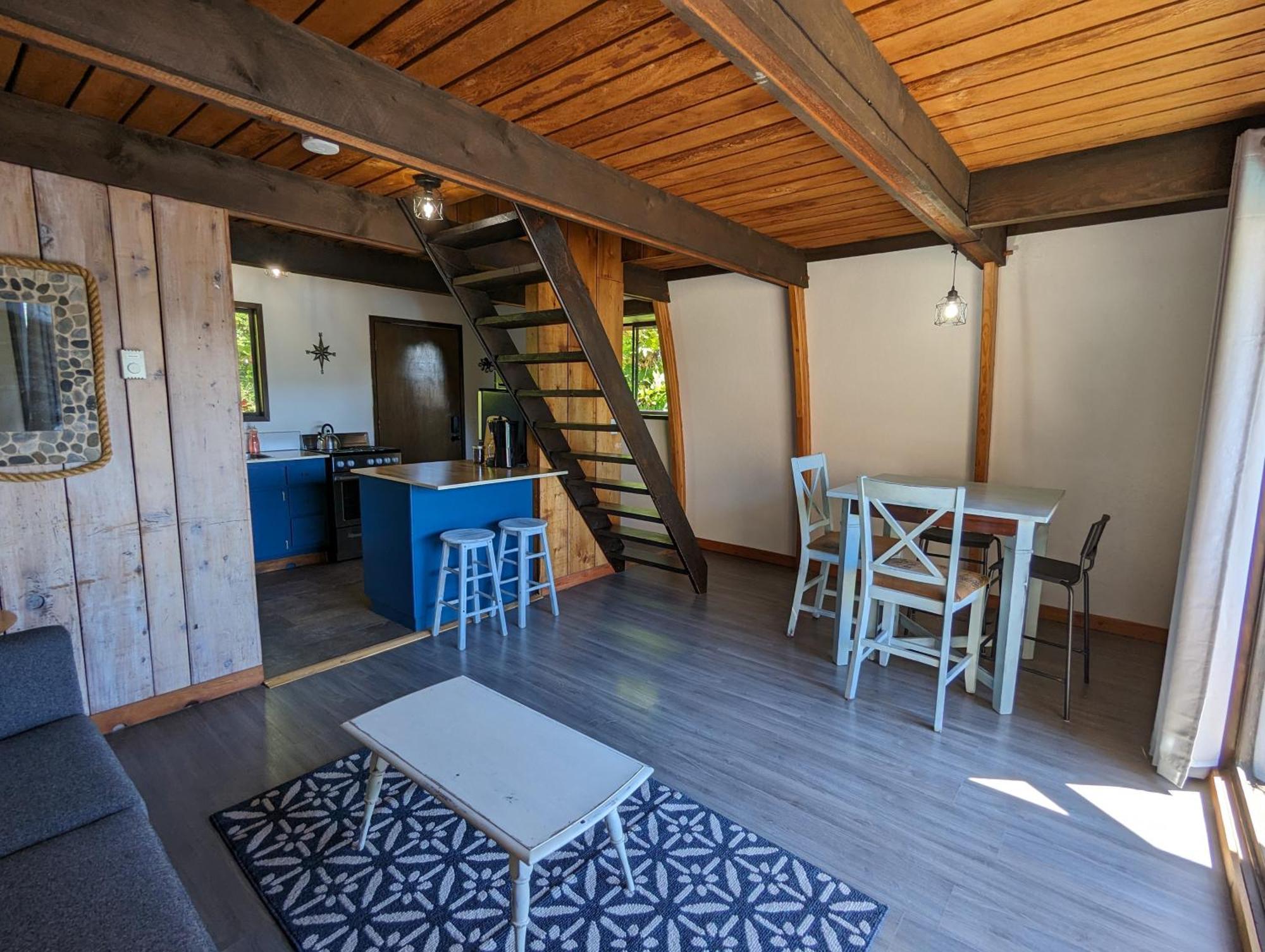 Jade Resort-Oceanfront Suites In Gowlland Harbour Heriot Bay Exteriör bild