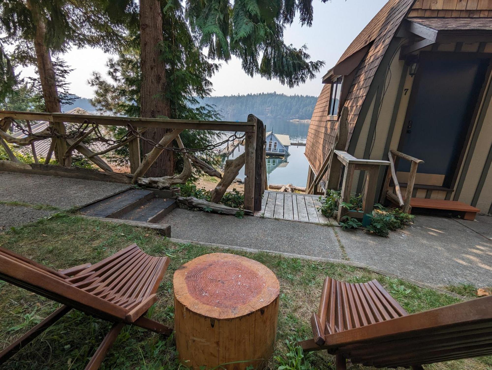 Jade Resort-Oceanfront Suites In Gowlland Harbour Heriot Bay Exteriör bild