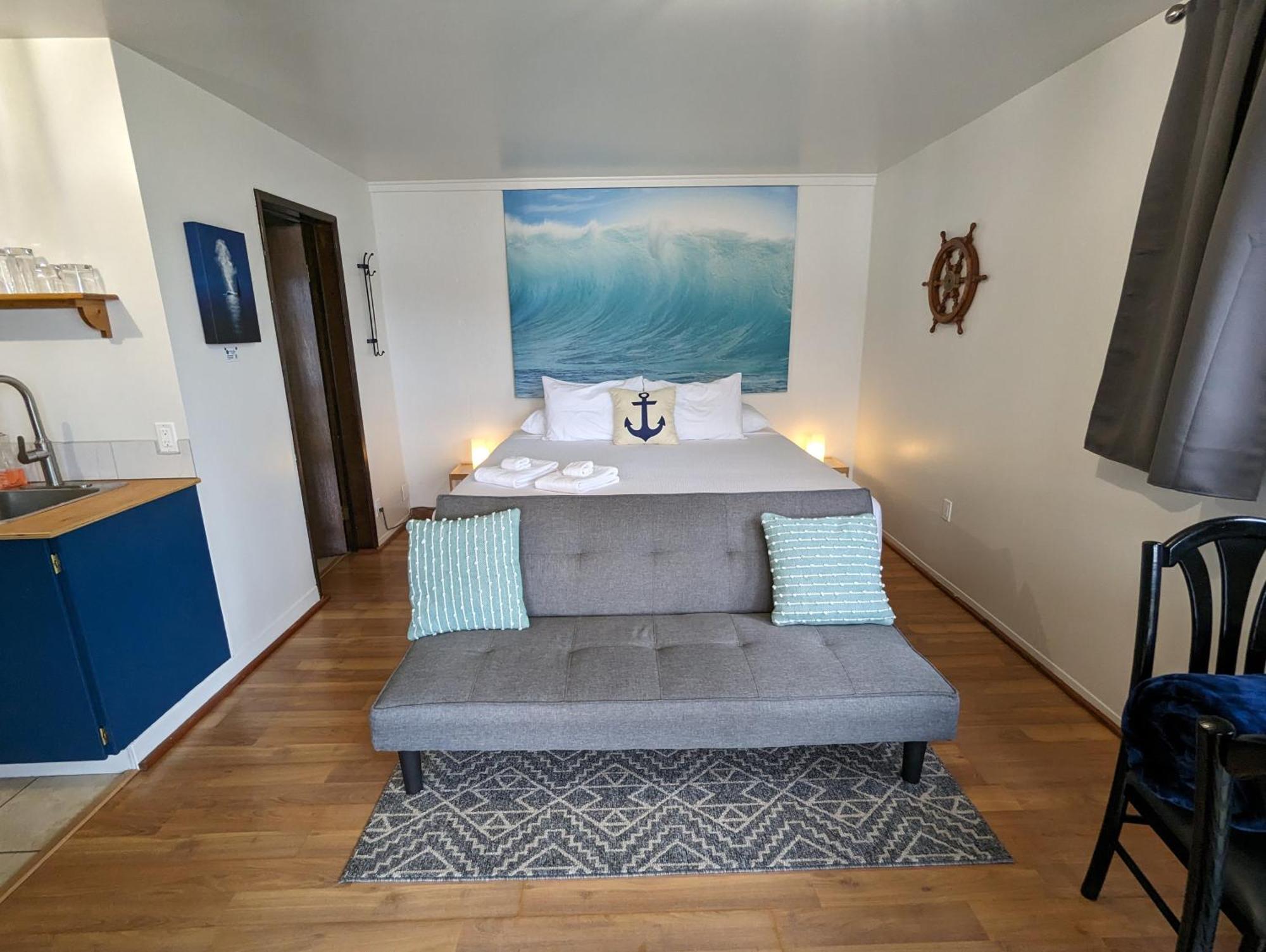 Jade Resort-Oceanfront Suites In Gowlland Harbour Heriot Bay Exteriör bild