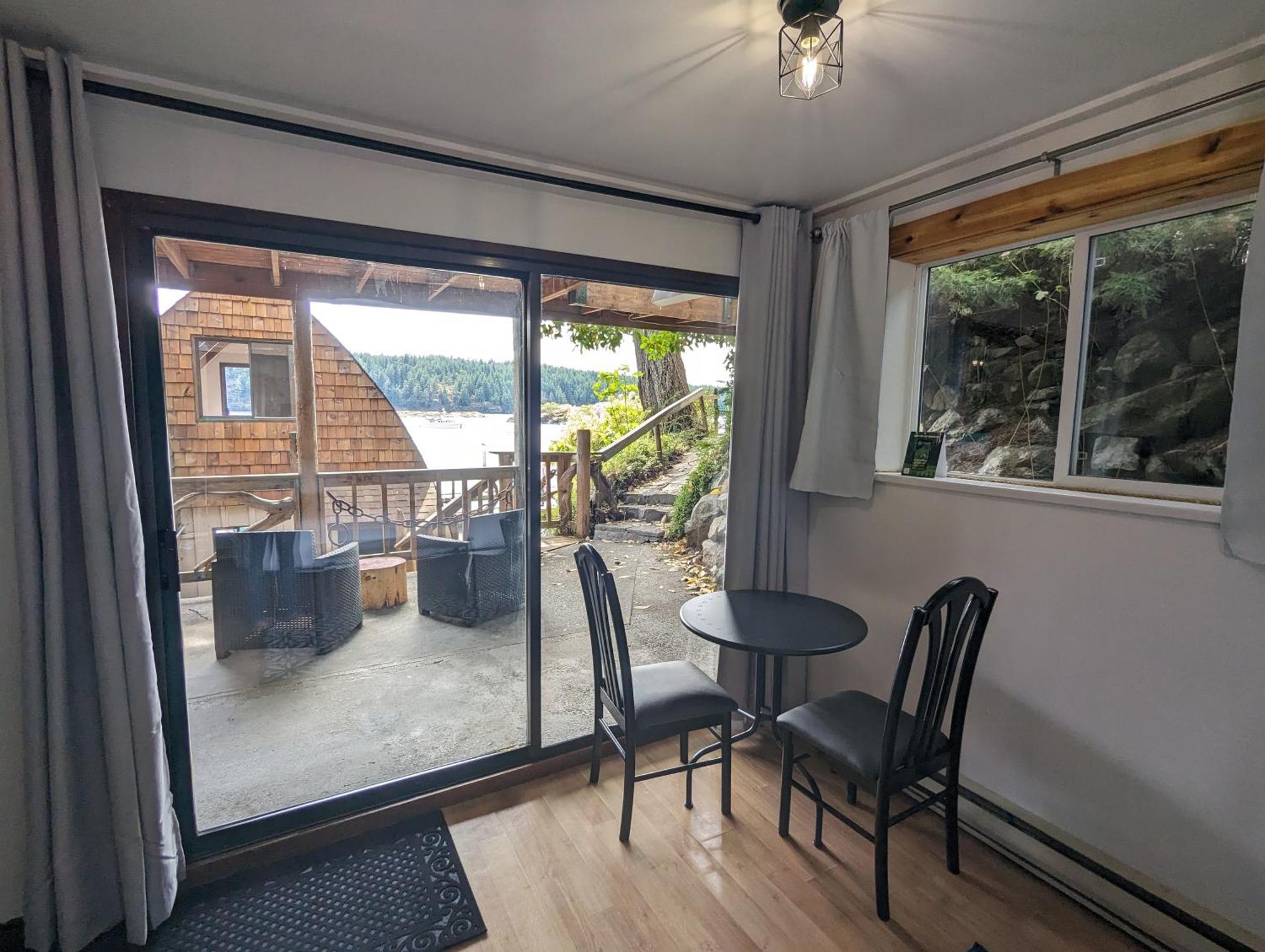 Jade Resort-Oceanfront Suites In Gowlland Harbour Heriot Bay Exteriör bild