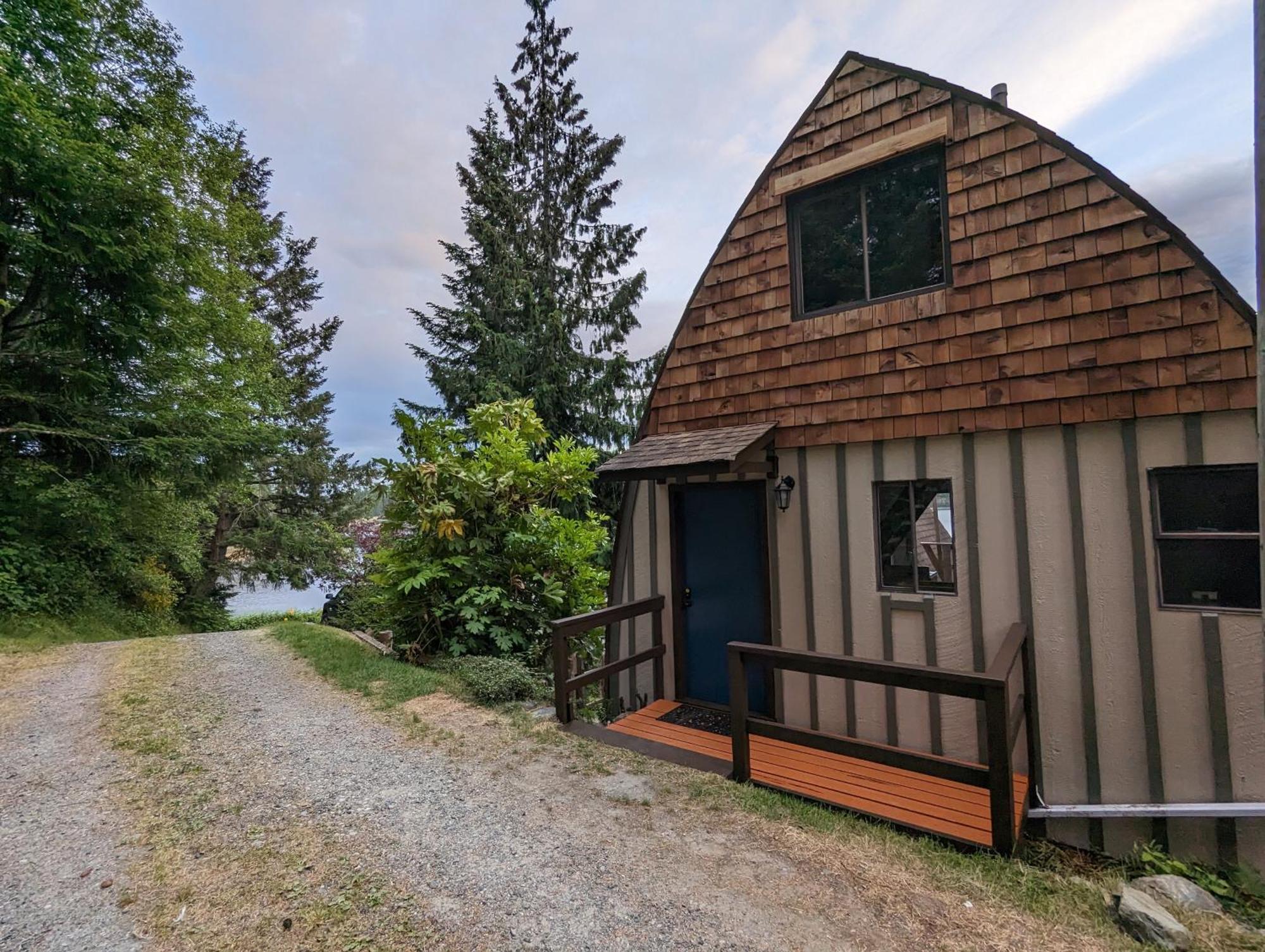 Jade Resort-Oceanfront Suites In Gowlland Harbour Heriot Bay Exteriör bild