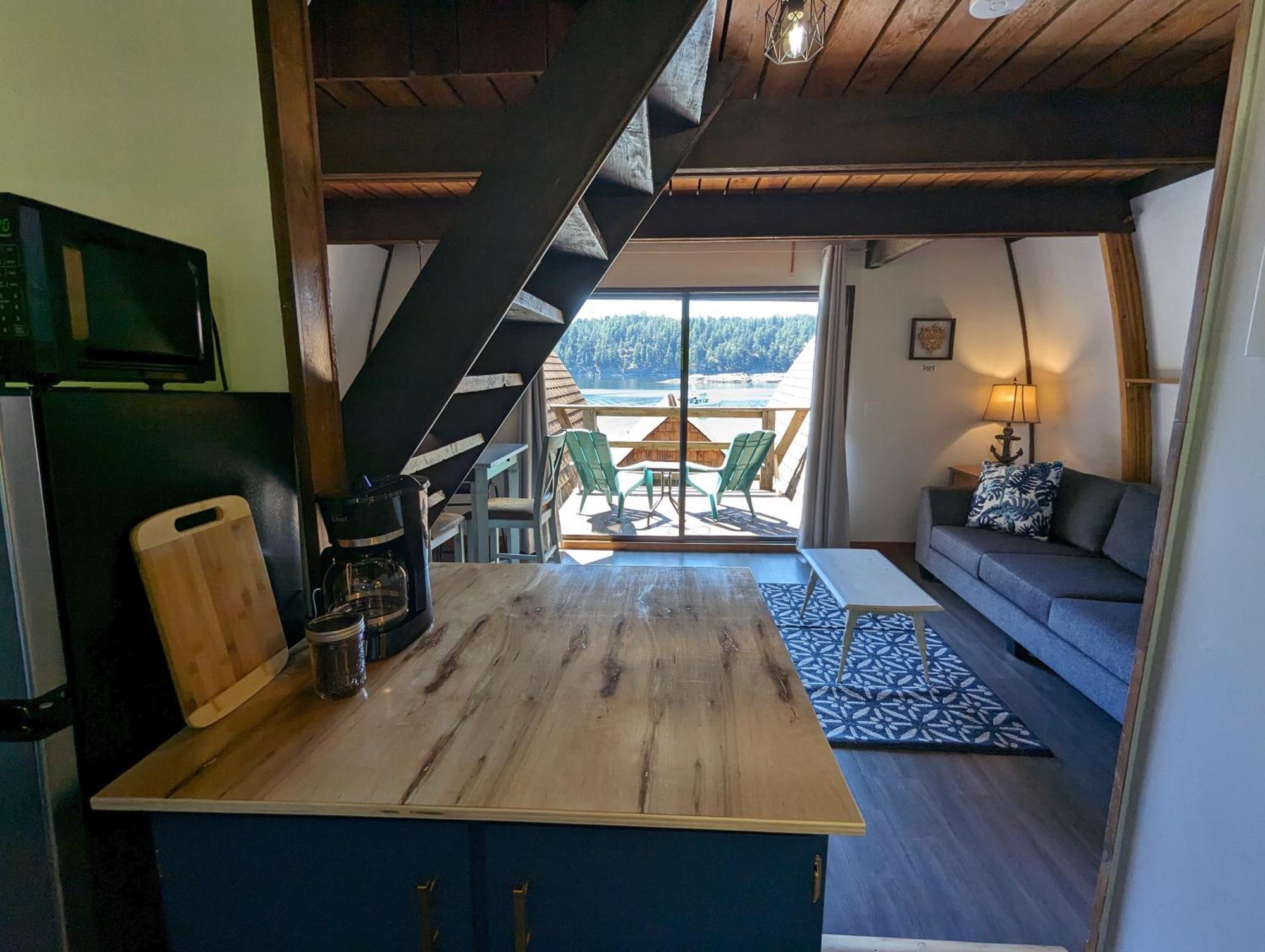 Jade Resort-Oceanfront Suites In Gowlland Harbour Heriot Bay Exteriör bild