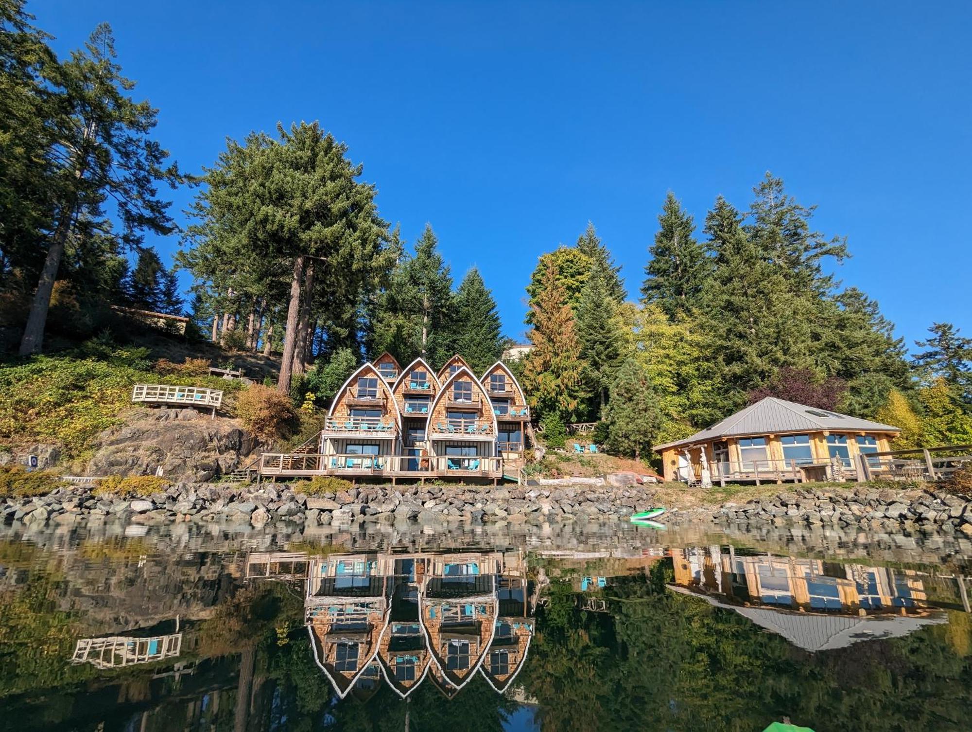 Jade Resort-Oceanfront Suites In Gowlland Harbour Heriot Bay Exteriör bild