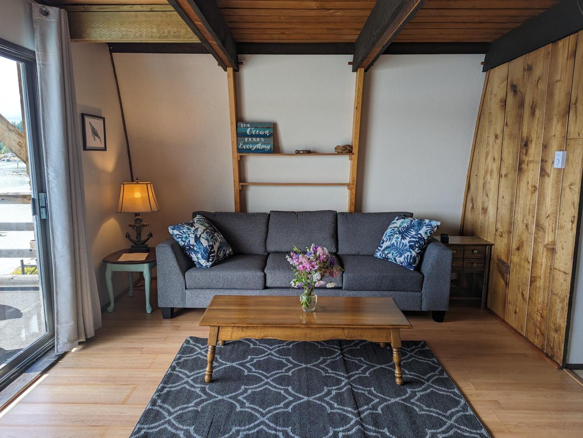 Jade Resort-Oceanfront Suites In Gowlland Harbour Heriot Bay Exteriör bild