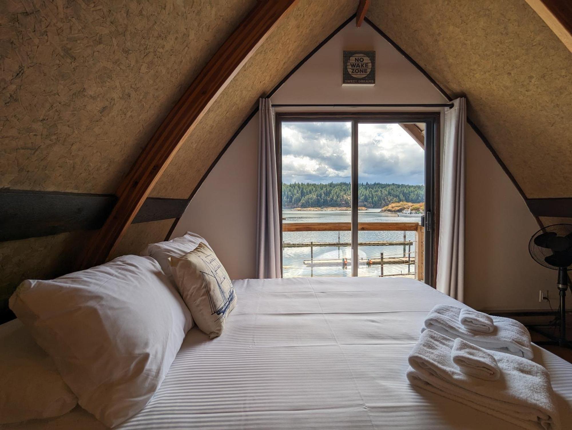 Jade Resort-Oceanfront Suites In Gowlland Harbour Heriot Bay Exteriör bild