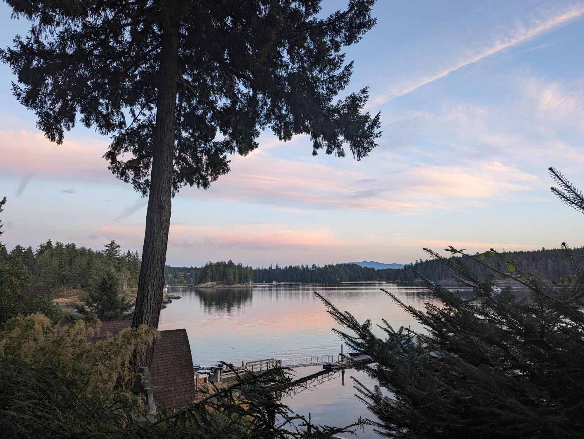 Jade Resort-Oceanfront Suites In Gowlland Harbour Heriot Bay Exteriör bild