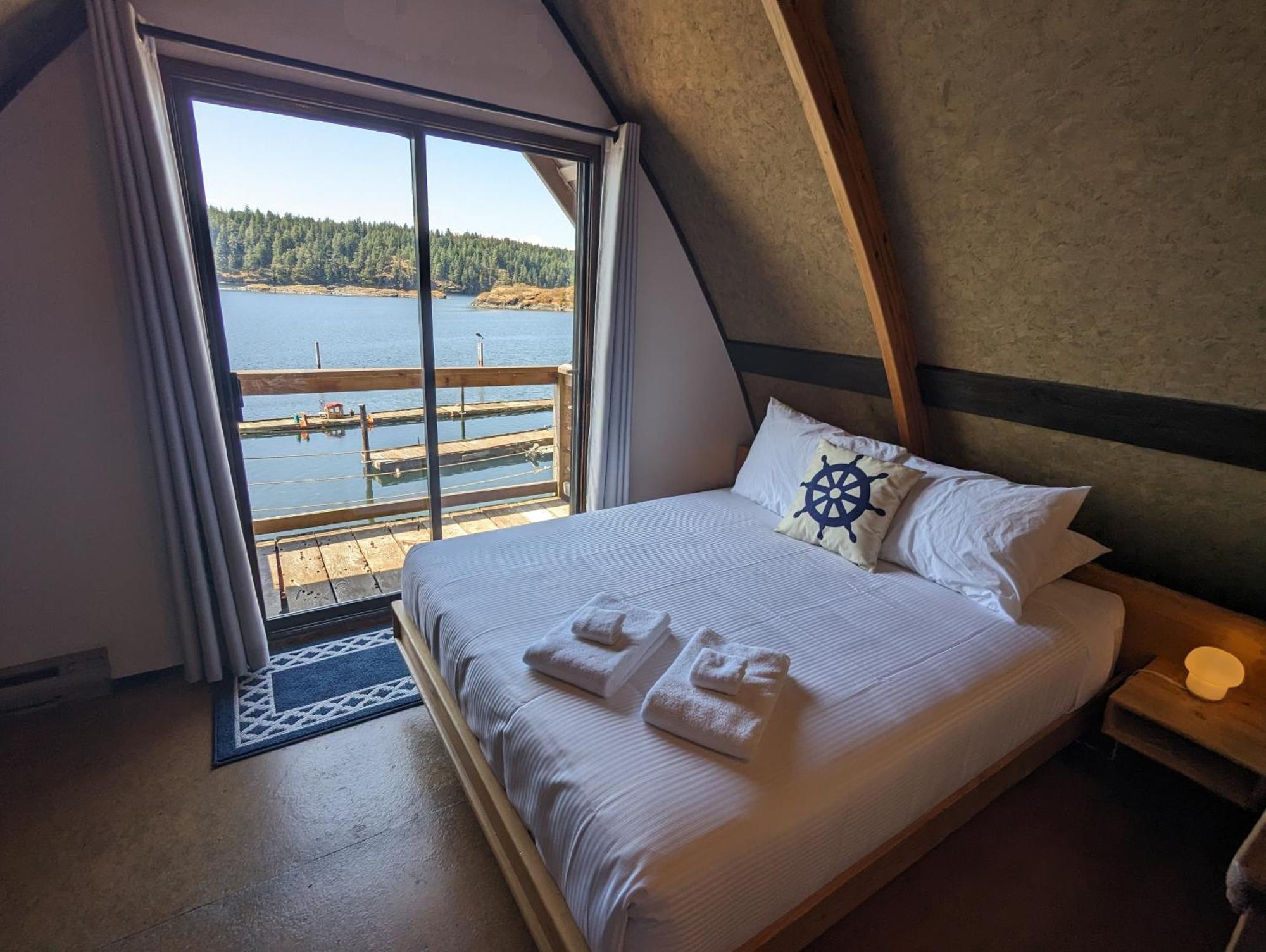 Jade Resort-Oceanfront Suites In Gowlland Harbour Heriot Bay Exteriör bild