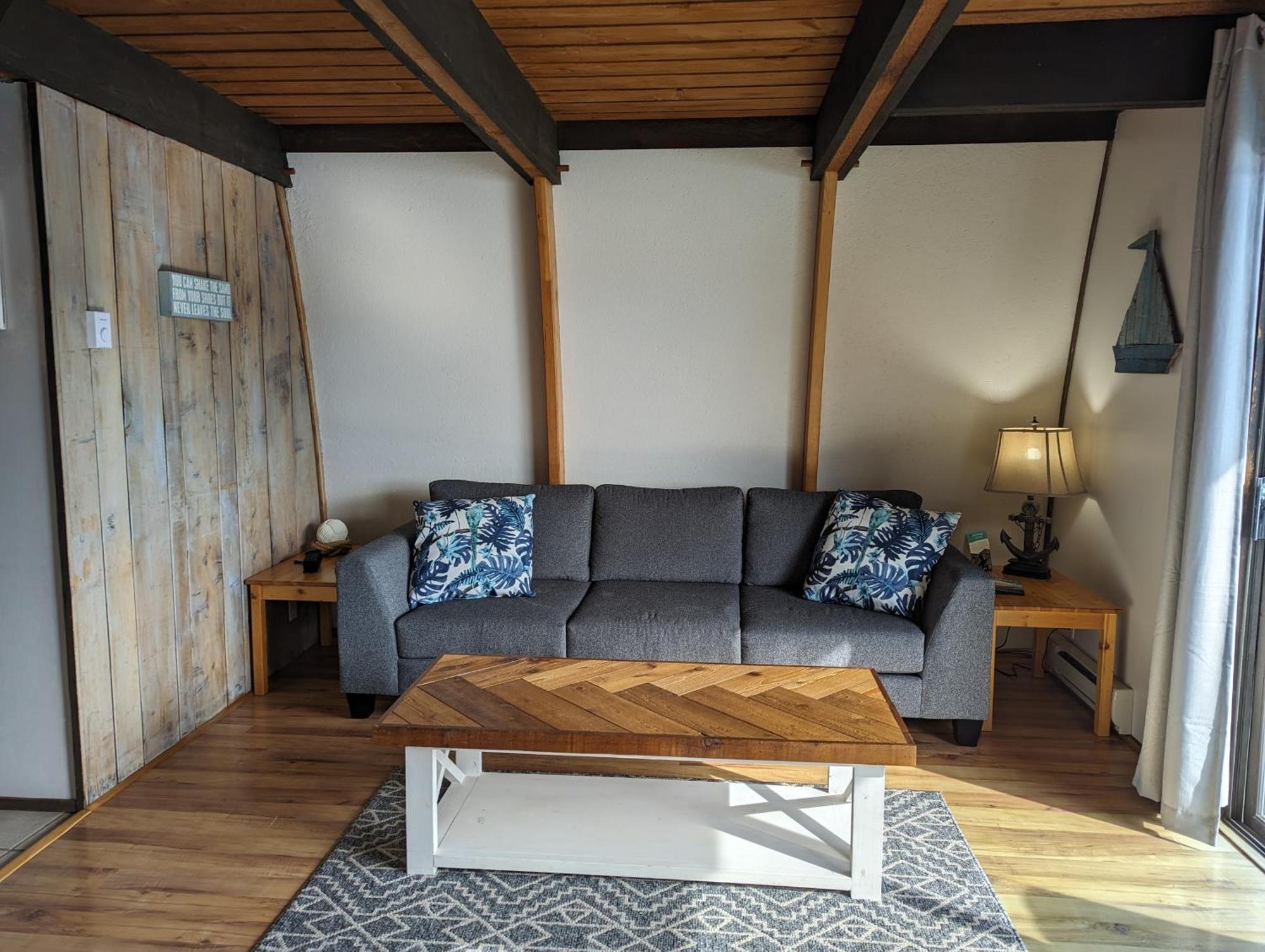 Jade Resort-Oceanfront Suites In Gowlland Harbour Heriot Bay Exteriör bild