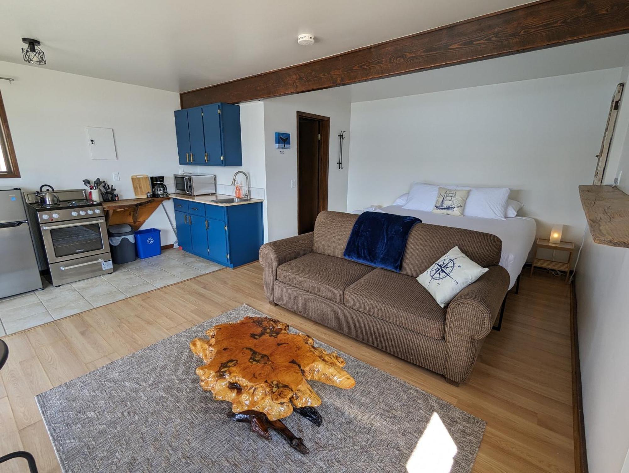 Jade Resort-Oceanfront Suites In Gowlland Harbour Heriot Bay Exteriör bild