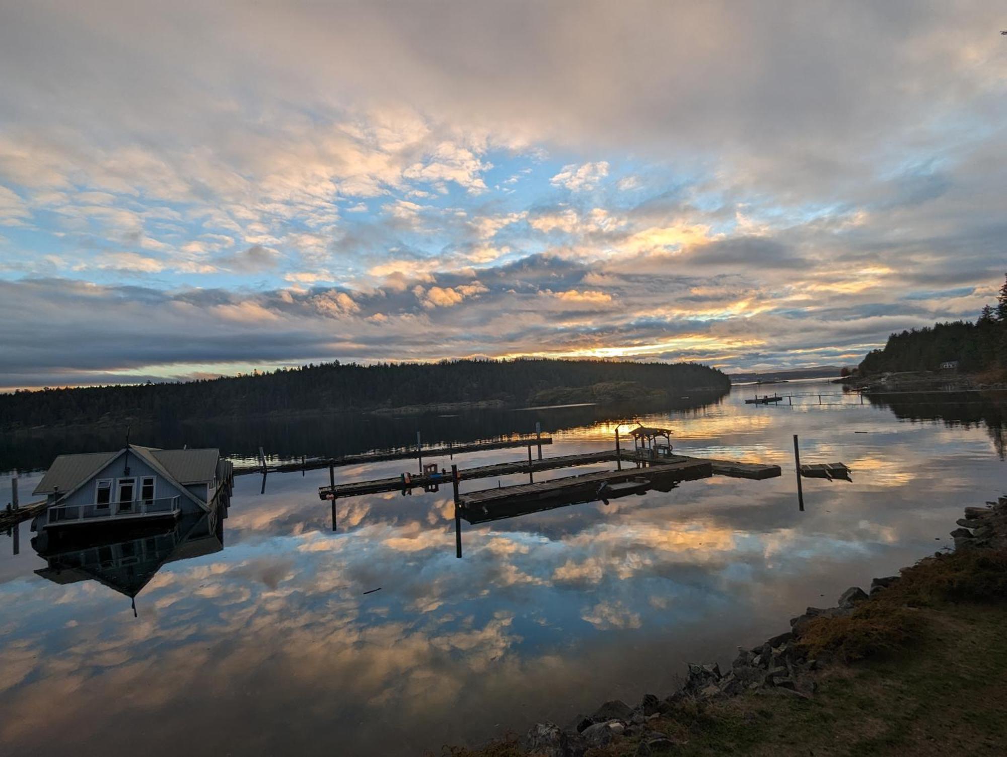 Jade Resort-Oceanfront Suites In Gowlland Harbour Heriot Bay Exteriör bild