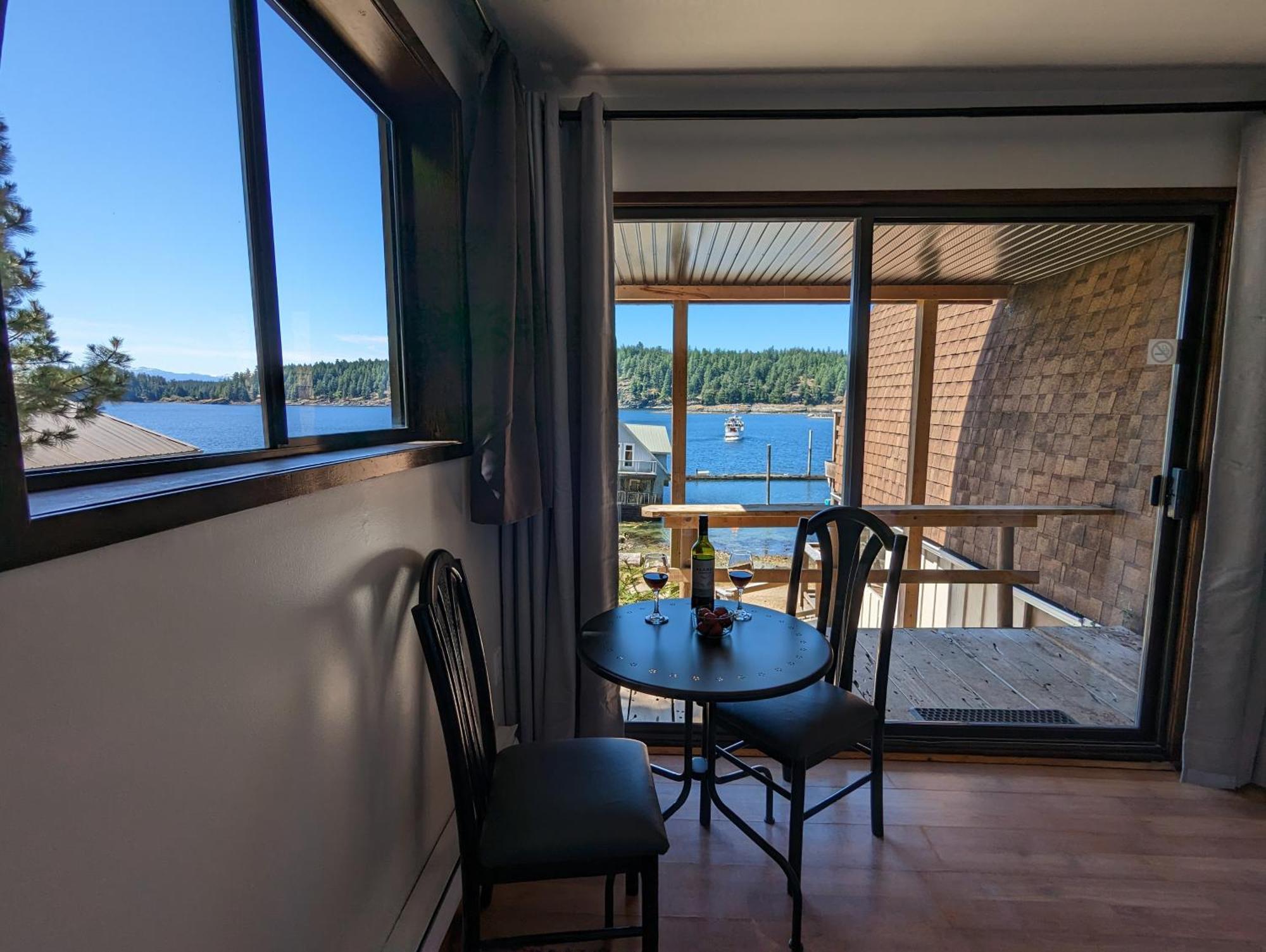 Jade Resort-Oceanfront Suites In Gowlland Harbour Heriot Bay Exteriör bild