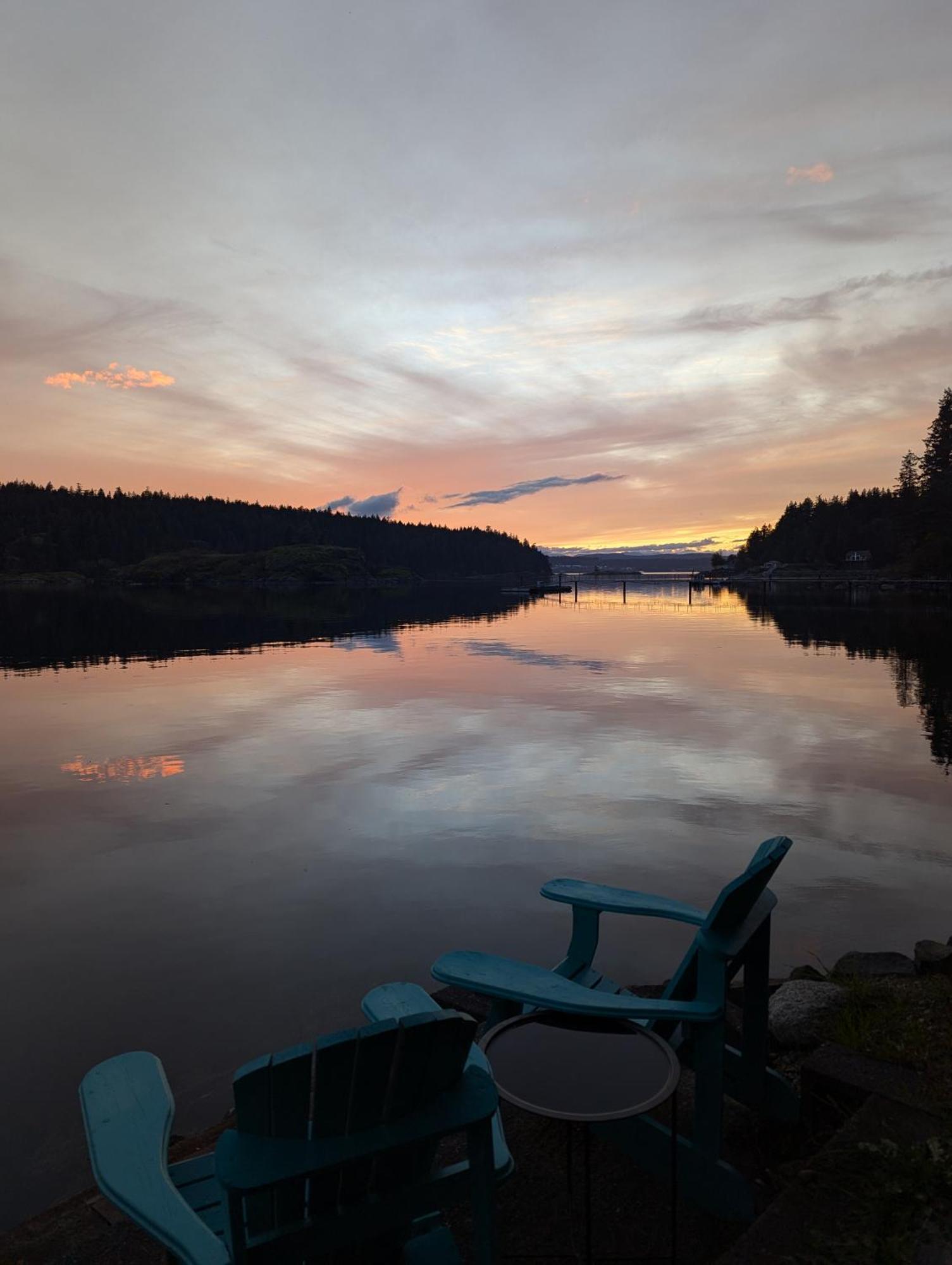 Jade Resort-Oceanfront Suites In Gowlland Harbour Heriot Bay Exteriör bild